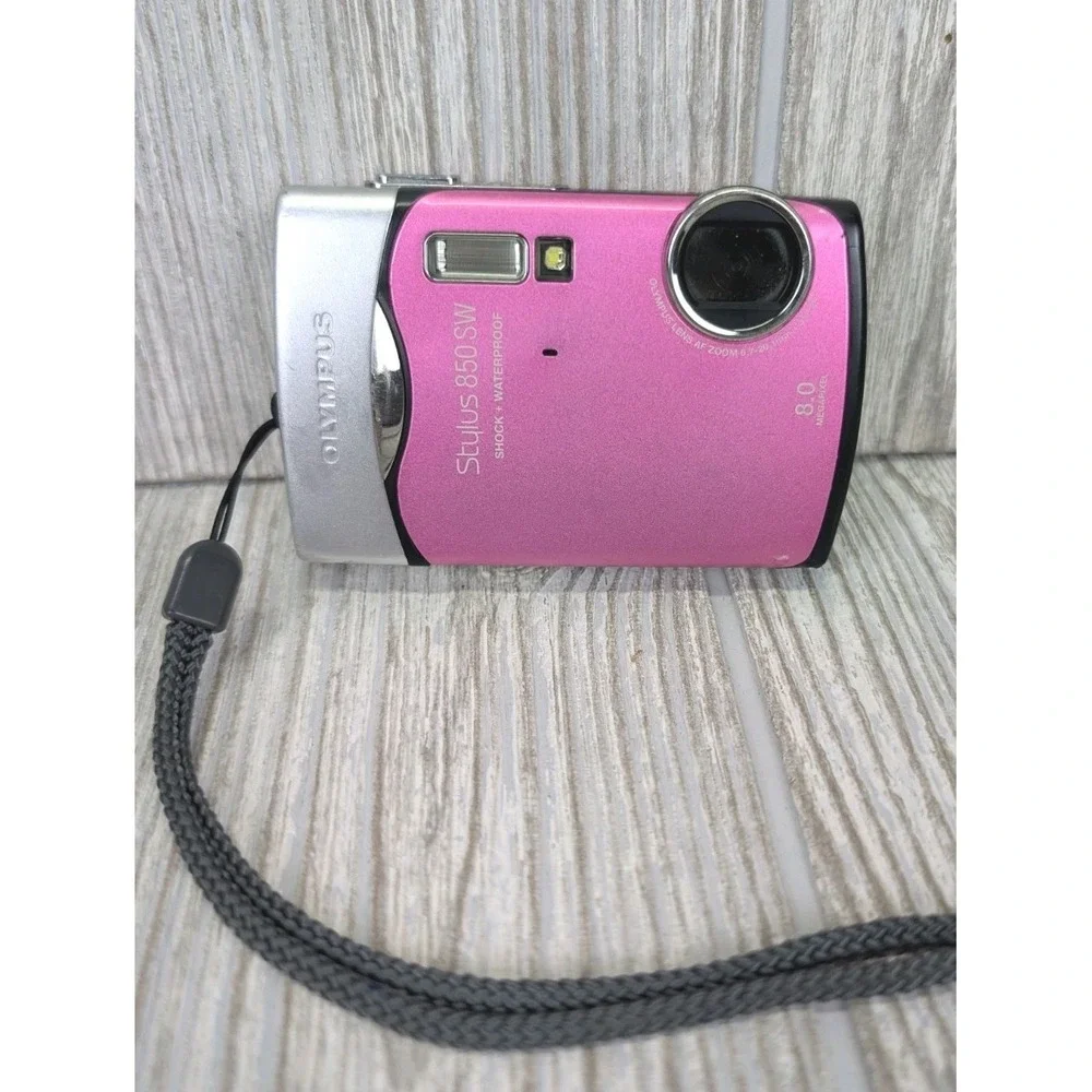 Olympus Stylus 850 SW Digital Camera 8.0 MP Pink XD Card Battery READ